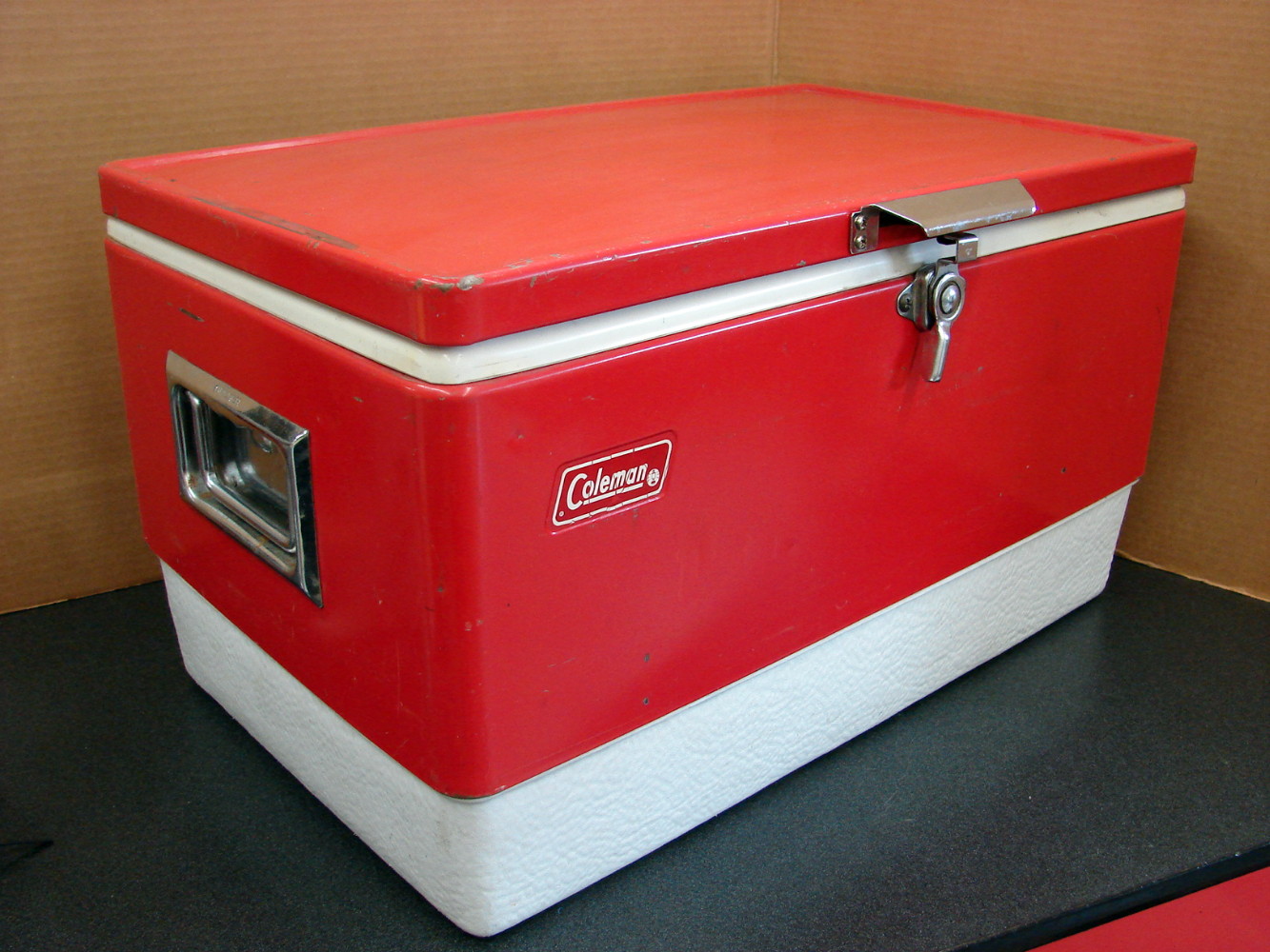 Vintage Metal 44 Qt Coleman Cooler Red White Nov. 1977 Drain Out Bottle Opener