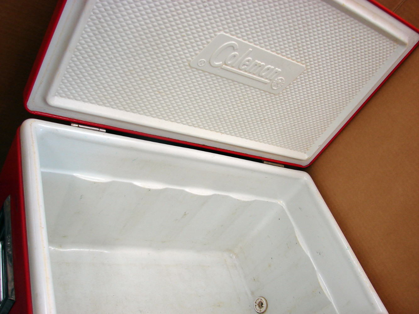 Vintage Metal 44 Qt Coleman Cooler Red White Nov. 1977 Drain Out Bottle Opener - Image 2