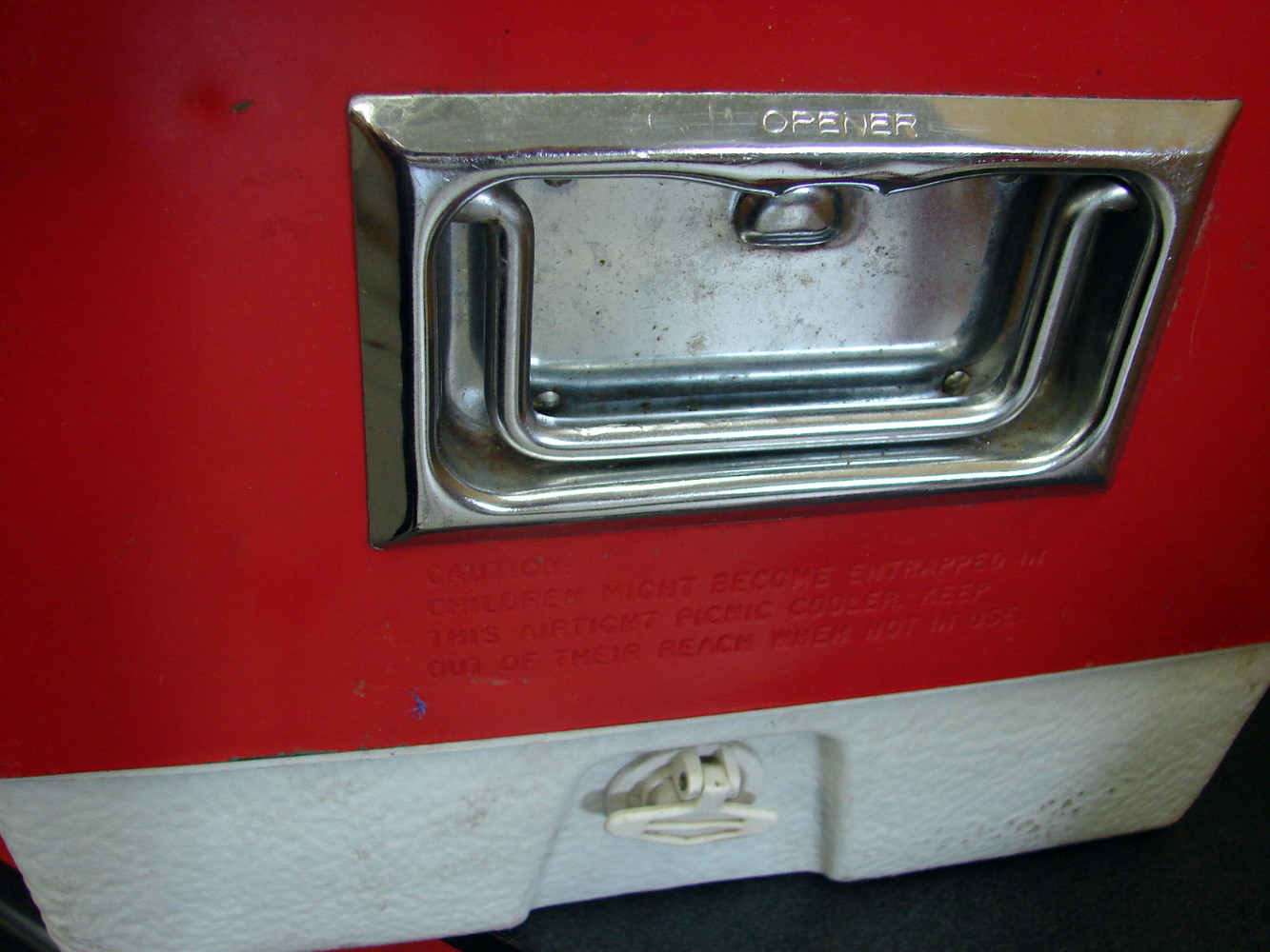 Vintage Metal 44 Qt Coleman Cooler Red White Nov. 1977 Drain Out Bottle Opener - Image 3