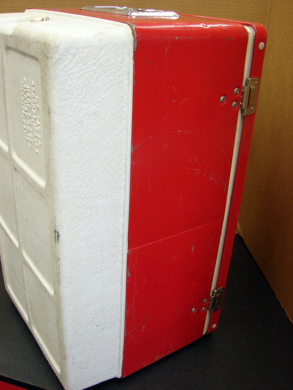 Vintage Metal 44 Qt Coleman Cooler Red White Nov. 1977 Drain Out Bottle Opener - Image 6