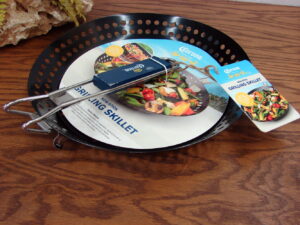 Brand New Corona Non Stick BBQ Grilling Skillet w/ Fold Out Handle Seafood Veggies