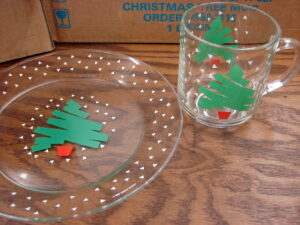 24 pcs Brand New 1988 Dayton Hudson Arcoroc Stylized Christmas Tree Confetti Snack Set