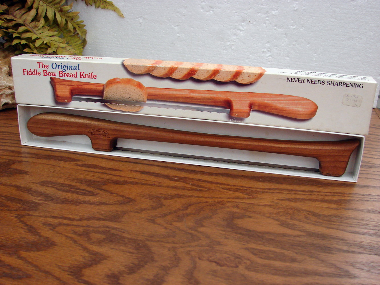 Like New Oak Montana Made Original Wooden Fiddle Bow Bread Knife w/ Box Right Hand