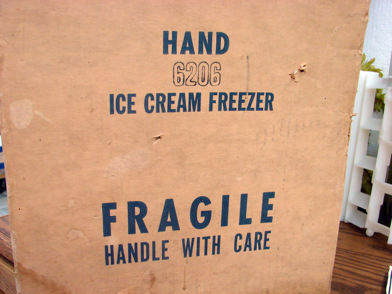 Vintage JE Porter 6 Quart Hand Crank Ice Cream Maker Complete w/ Original Box Paperwork - Image 2