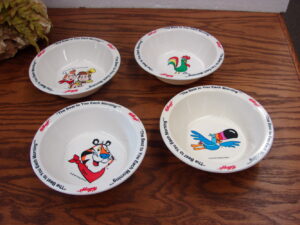 Set/4 1995 Kellogg Plastic Cereal Bowls Tony Tiger Like New Vintage