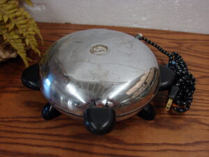 Vintage Electric Etched Flower Bouquet Waffle Baker Maker Iron Manning Bowman #1664