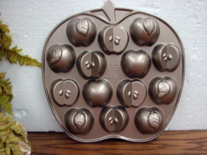 Nordic Ware Mini Apple Tartlet Cakelet Heavy Cast Aluminum Pan