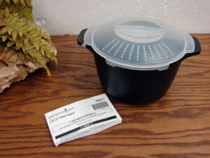 Brand New Pampered Chef 2 Qt Micro Cooker #100009 Steamer