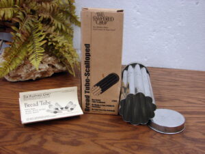 Pampered Chef Scalloped Bread Tube #1565 Original Box Paperwork