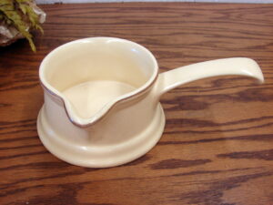 Vintage Pfaltzgraff Village Dinnerware Round Gravy Boat Syrup w/ Long Handle