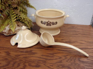 Vintage Pfaltzgraff Village 3 1/2 Quart Pedestal Soup Tureen w/ Ladle Set
