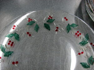 Set/7 Clear Glass Pfaltzgraff Winterberry Hand Painted Holly Berry 8" Snack Plates