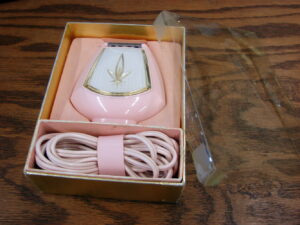 Vintage Lady Sunbeam Womens Electric Shaver Razor Shavemaster Pink LS4A 1950s New in Box