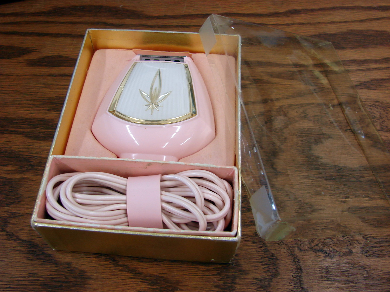 Vintage Lady Sunbeam Womens Electric Shaver Razor Shavemaster Pink LS4A 1950s New in Box