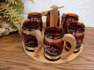 Set/6 Siesta Ware Dark Amber Western Cowboy Theme Barrel Mug Wood Handles w/ Carrier