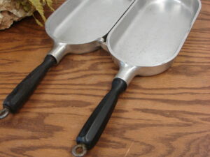 Vintage Super Maid Cookware Hinged Folding Cast Aluminum Omelet Fish Pan