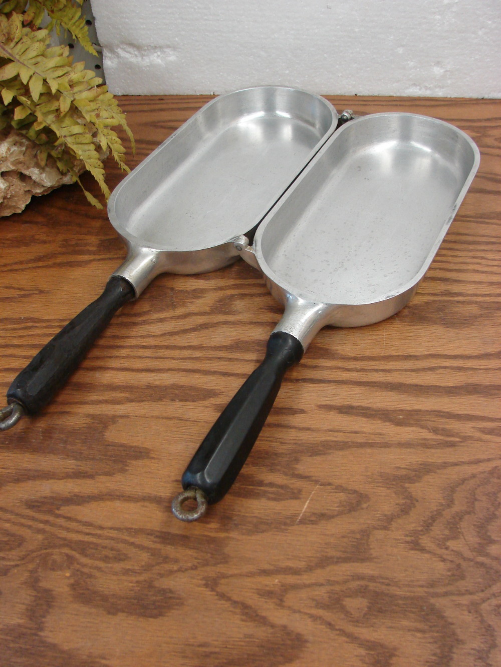 Vintage Super Maid Cookware Hinged Folding Cast Aluminum Omelet Fish Pan