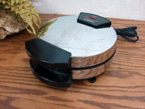 Vintage Non Stick Toastmaster Electric Waffle Maker Chrome Round Art Deco #200