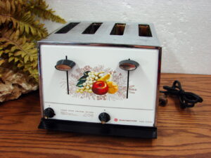 Vintage Chrome Toastmaster 4-Slice Toaster Clean Out Bottom Fruit Design Rewired Tested