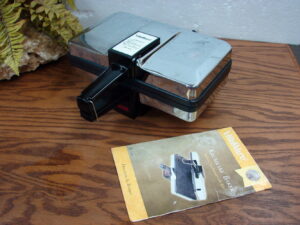 VillaWare Krumkake Baker Electric Non Stick Iron Pizzelle Maker #3900 w/ Recipes Book