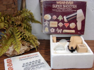 Vintage Wear-Ever Super Shooter Electric Spritz Cookie Press Gun #70123 Missing 1 Disc
