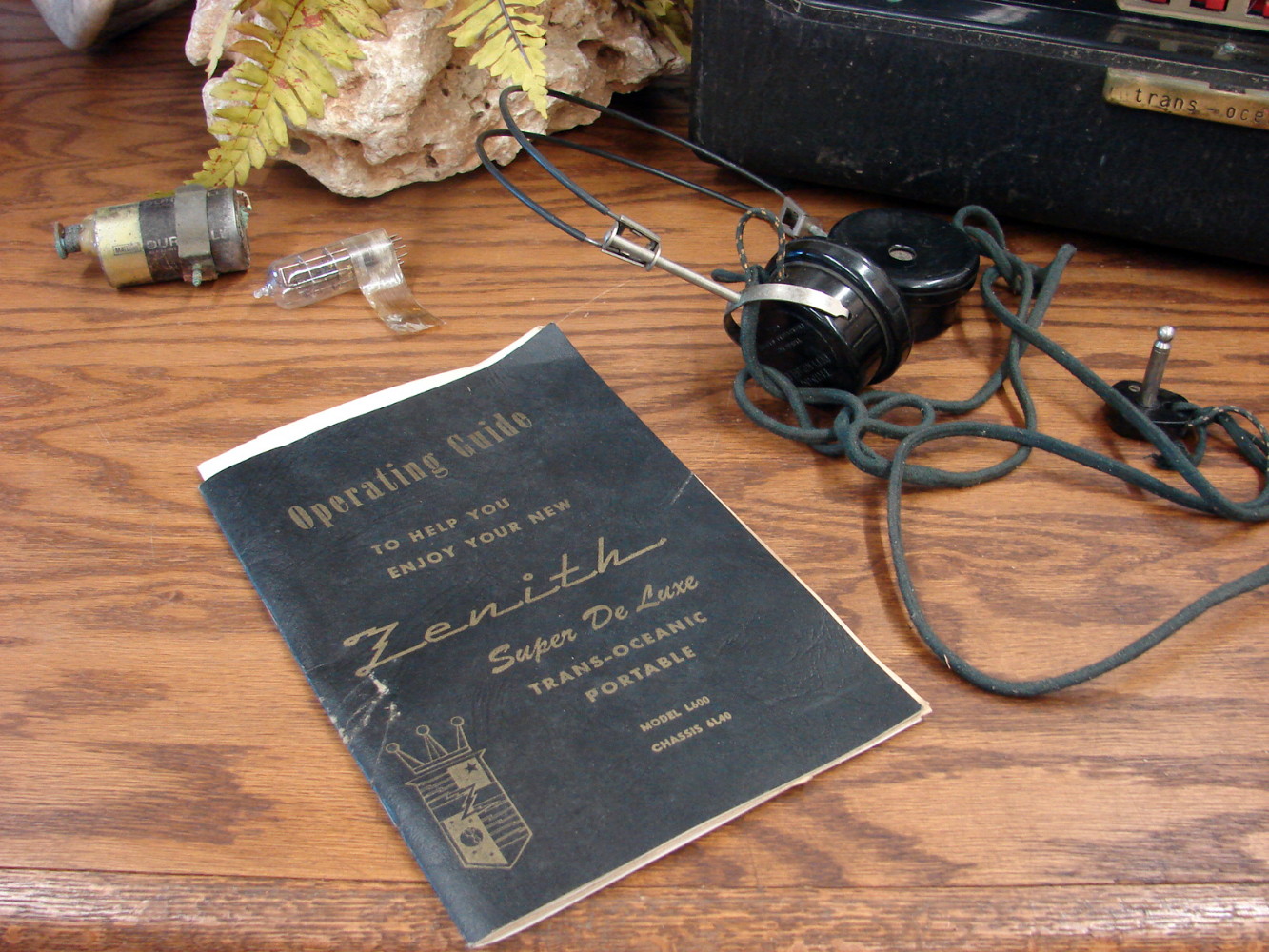 Vintage 1950's L600 Zenith Trans-Oceanic Super DeLuxe Tube Radio w/ Headphones Guide - Image 2