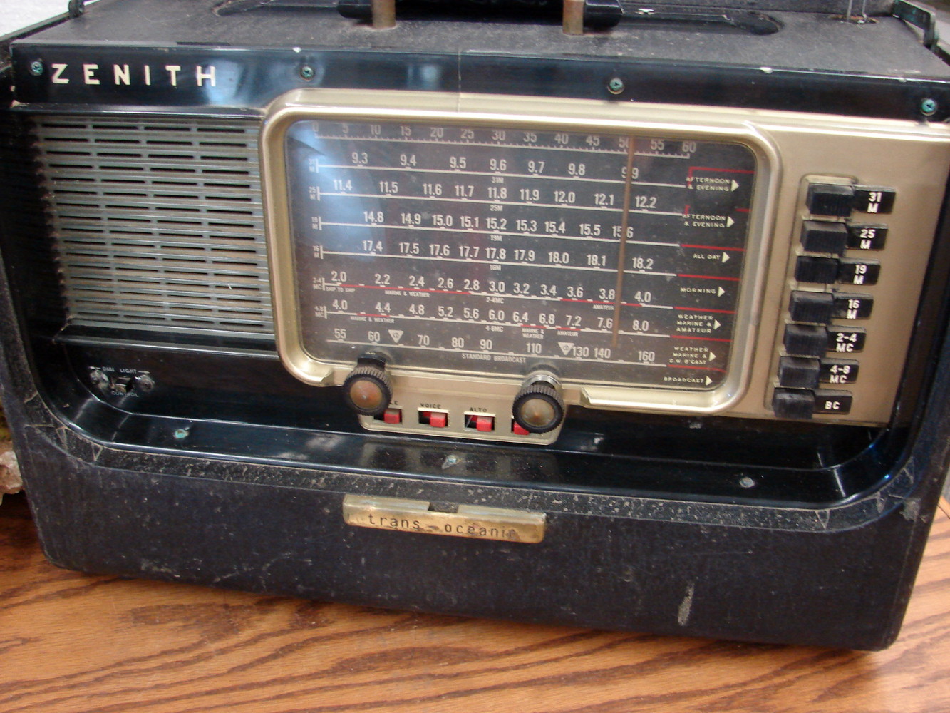 Vintage 1950's L600 Zenith Trans-Oceanic Super DeLuxe Tube Radio w/ Headphones Guide - Image 3