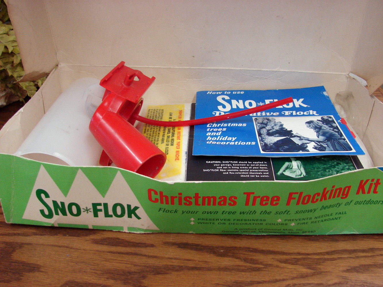 Vintage Christmas Tree Flocking Kit System 3 New Bags 2 Guns Sno*Flok - Image 3