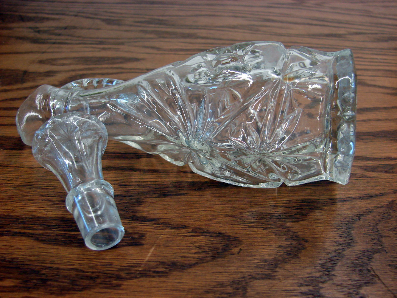 Vintage Anchor Hocking Early American Prescut Star of David Glass Cruet w/ Stopper - Image 2