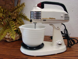 Vintage Art Deco Chrome Accents General Mills Betty Crocker Stand Mixer Tested Working