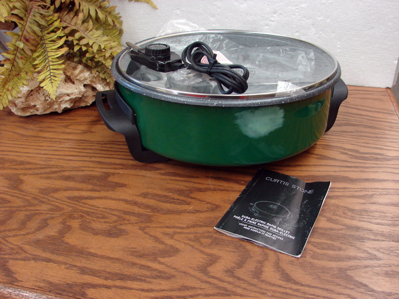 Brand New as is Curtis Stone #10209 Hunter Green 3 in 1 Indoor Grill Roaster