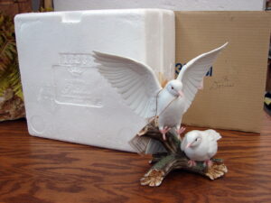 Vintage Masterpiece HomCo White Doves Heavenly Descent Figurine 1985 w/ Box
