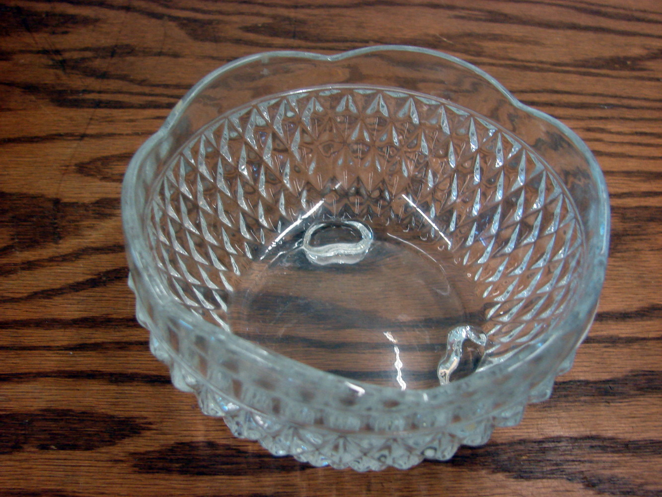 Vintage Indiana Glass Clear Diamond Point 3 Footed Glass Candy Dish - Image 2