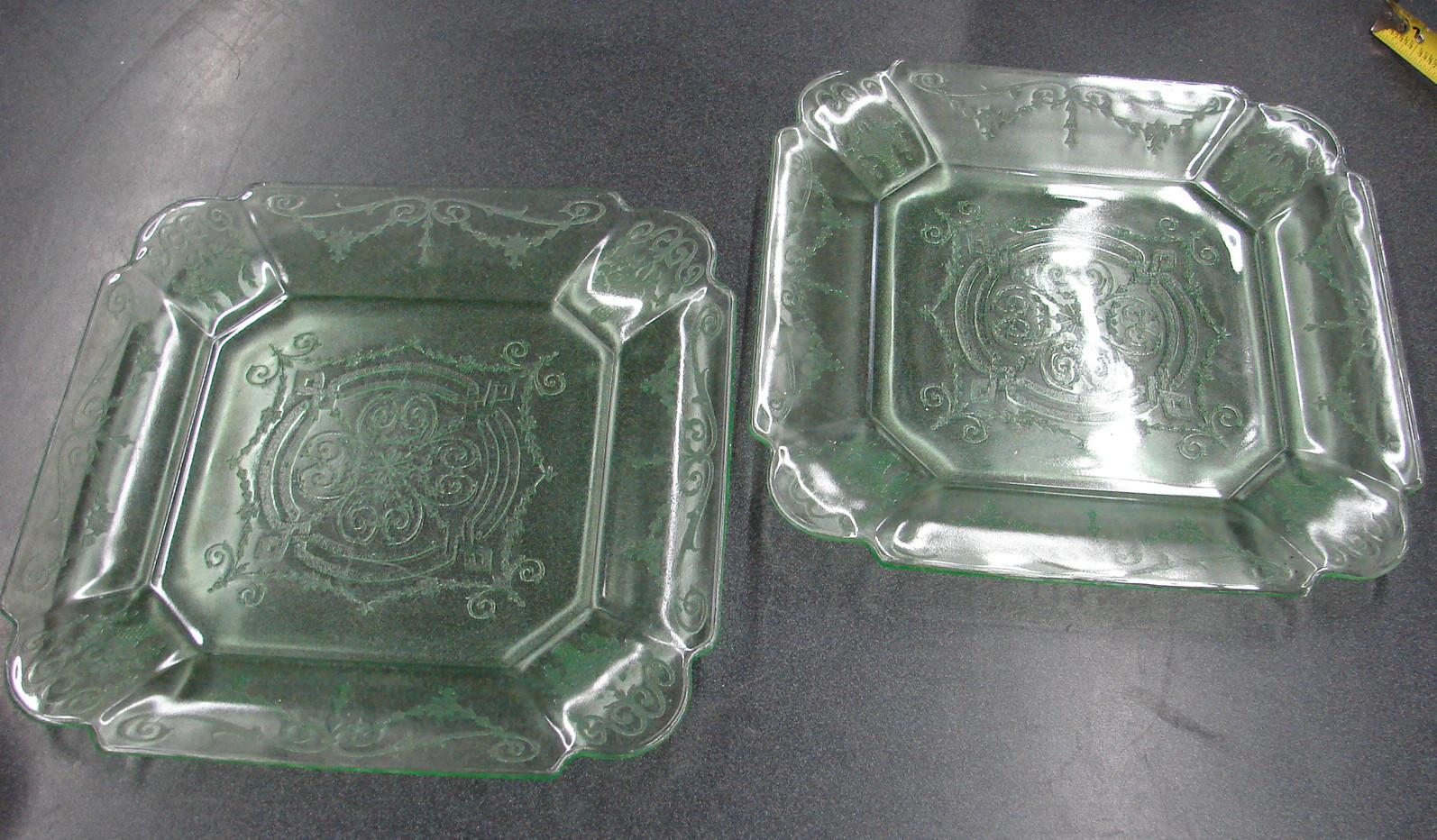 Set/2 Vintage Indiana Glass Green Uranium Lorain Dinner Plates - Image 2