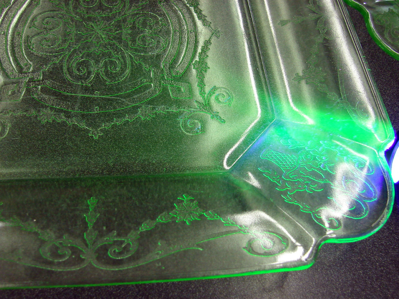 Set/2 Vintage Indiana Glass Green Uranium Lorain Dinner Plates - Image 3