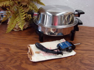 West Bend Lifetime Regal Ware #17884 Electric Liquid Core Skillet Deep Roast Chicken Lid