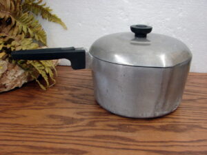 Wagner Ware Sydney O Magnalite 4 QT Sauce Pot 4684-P w/ Matching Lid Double Spouts