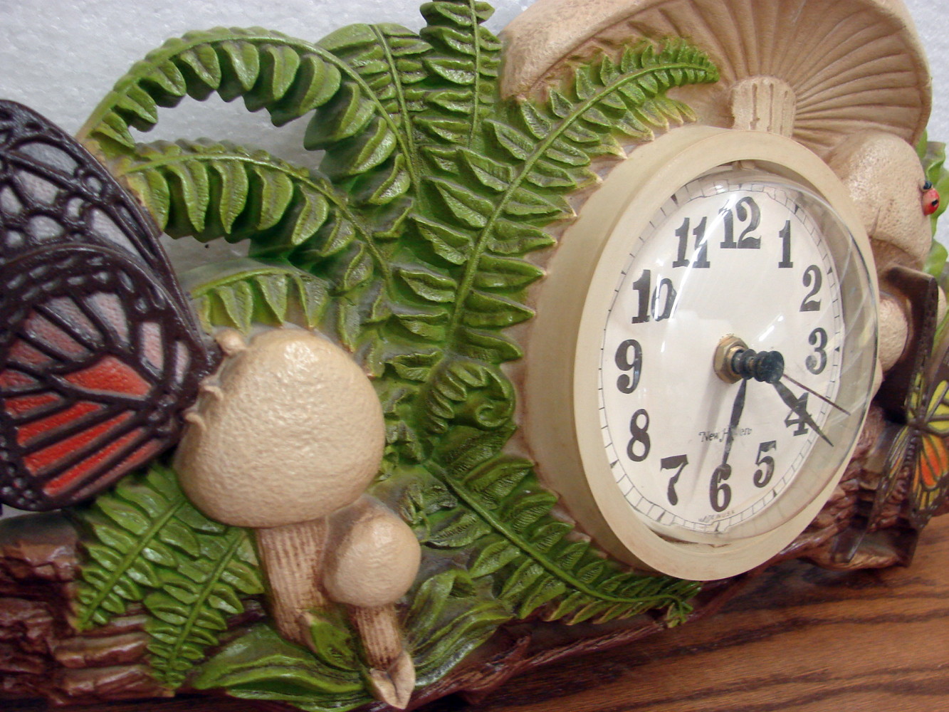 Vintage 1975 Burwood Mushroom Butterfly Wall Clock New Haven Tested Working - Image 2