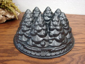 Nordic Ware Holiday Tree Bundt Heavy Cast Aluminum Pan Ring of Christmas Trees