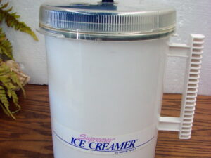 Nordic Ware Supremer Ice Creamer Hand Crank Ice Cream Maker 1.5 Quarts