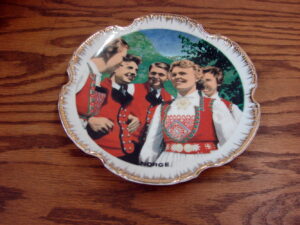 Vintage Scandinavian Norway Norge Plate Norwegian Outfits Souvenir Gold Trim