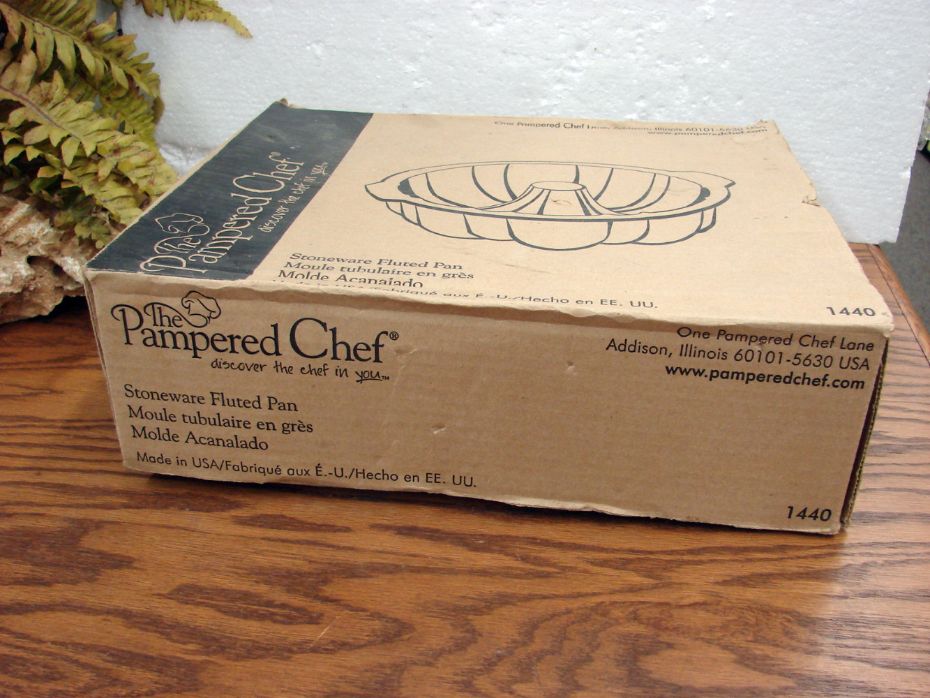Pampered Chef Family Heritage Stoneware Fluted Bundt Cake Pan Stone Bakeware #1440 w/ Box - Image 2