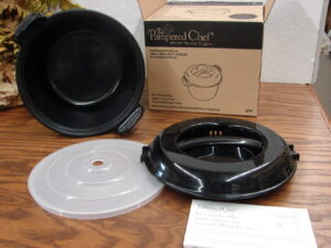 Brand New Pampered Chef Microwave Rice Cooker Plus Steamer 3 Quart #2779