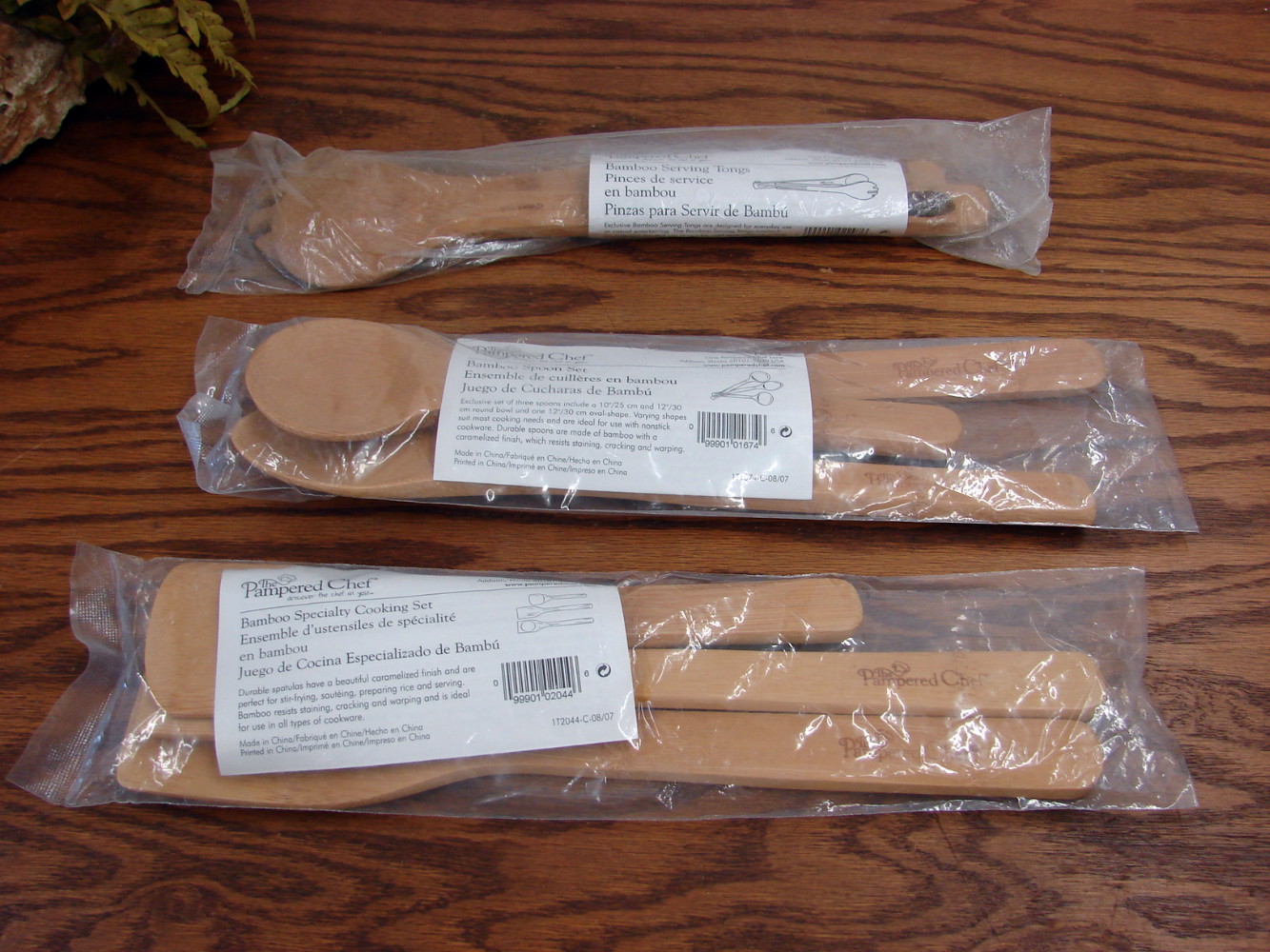 Brand New Pampered Chef Bamboo Wood Serving Tongs #2297 - Image 2