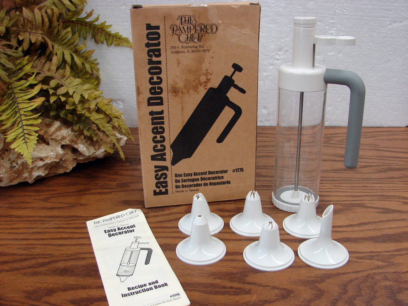 Pampered Chef Easy Accent Decorator Kit #1775 Icing Frosting Deviled Eggs Cookies Cakes