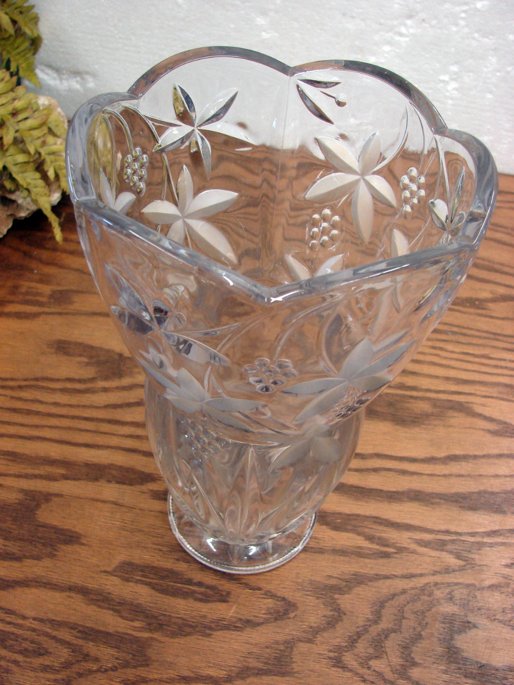 Retired Mikasa Garden Terrace Heavy Crystal Peony Rose Flower Embossed Vase 10" - Image 3