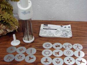 Proctor Silex Super Shooter Plus Battery 18 Discs Spritz Cookie Press Food Decorator Gun