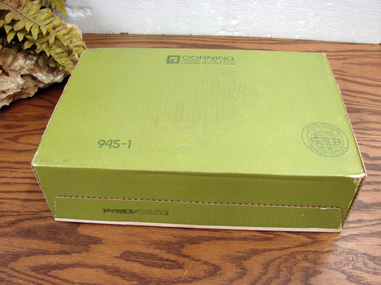 Brand New Sealed Vintage PYREX Spring Green Blossom Crazy Daisy #945 2 1/2 Quart Casserole - Image 3