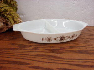 Vintage PYREX Town & Country Cross Stitch Oval Divided Serving Baking Vegetable Dish 1 1/2 Quart
