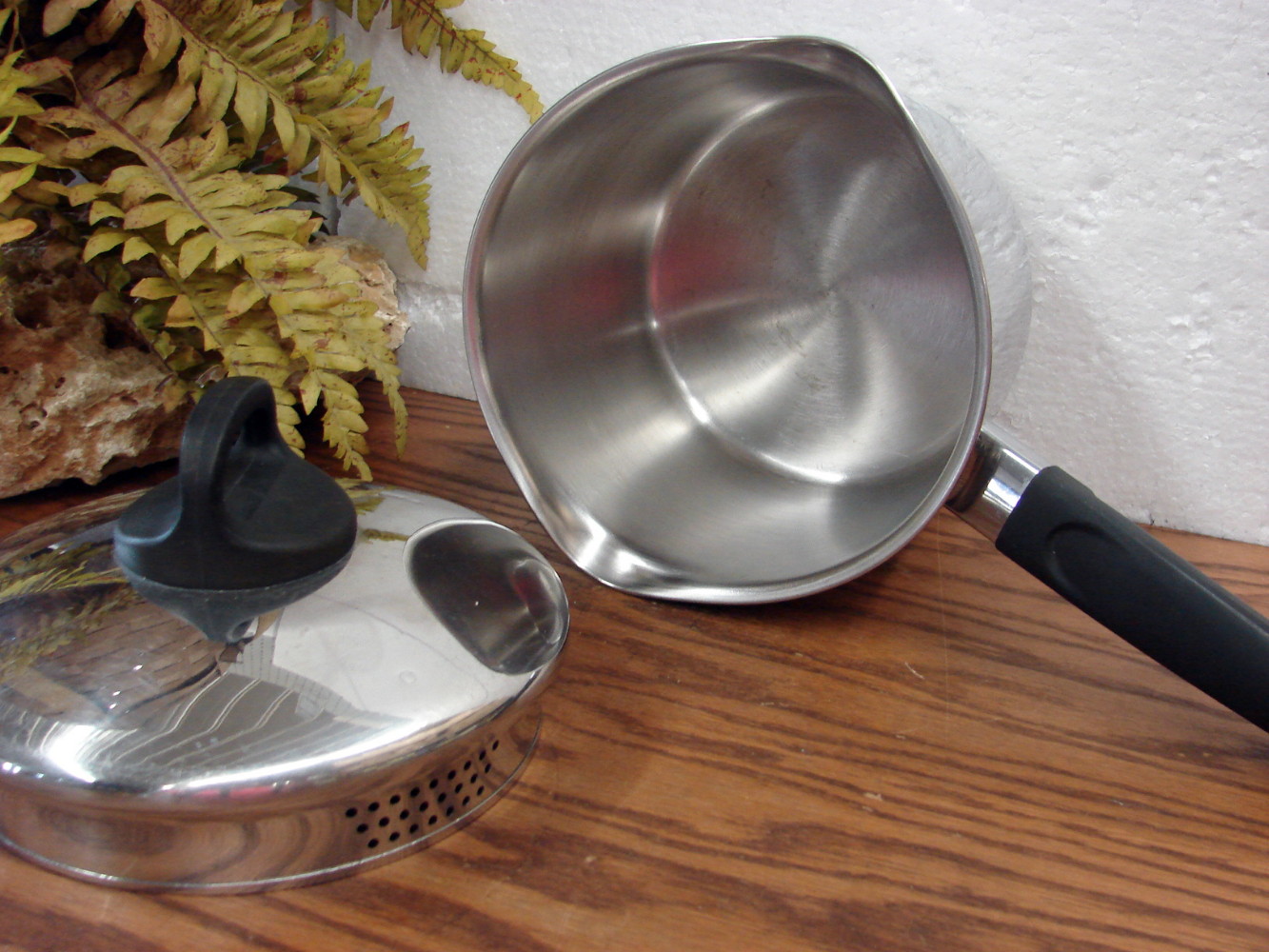 Vintage Double Spout Stainless Steel Revere Ware 3 1/2 qt Sauce Pan w/ Strainer Lid - Image 2